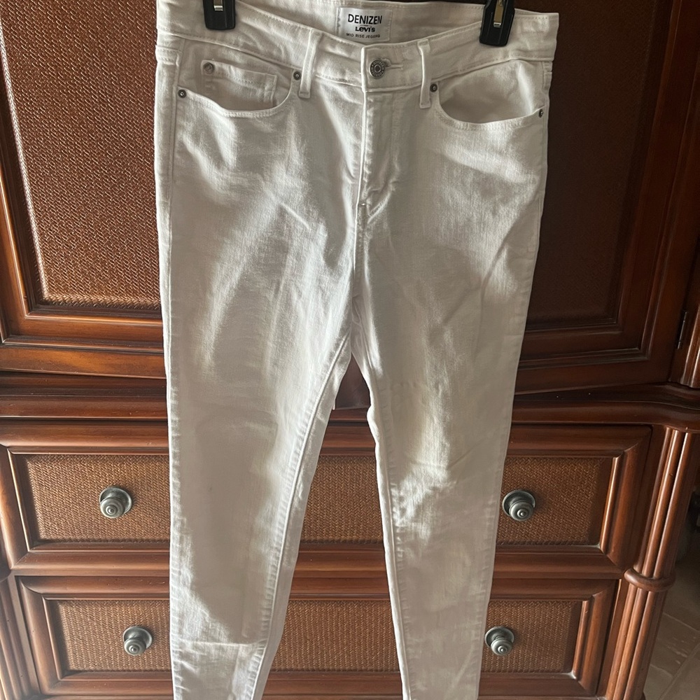 Levi's Women's White mid rise Jeggings 29x30